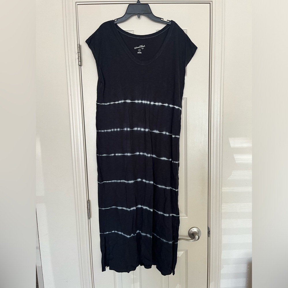 Navy blue and white tie-dye maxi dress with small slits on each side.